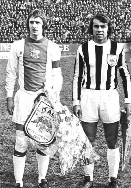 File:Koudas-JohanCruyff.jpg
